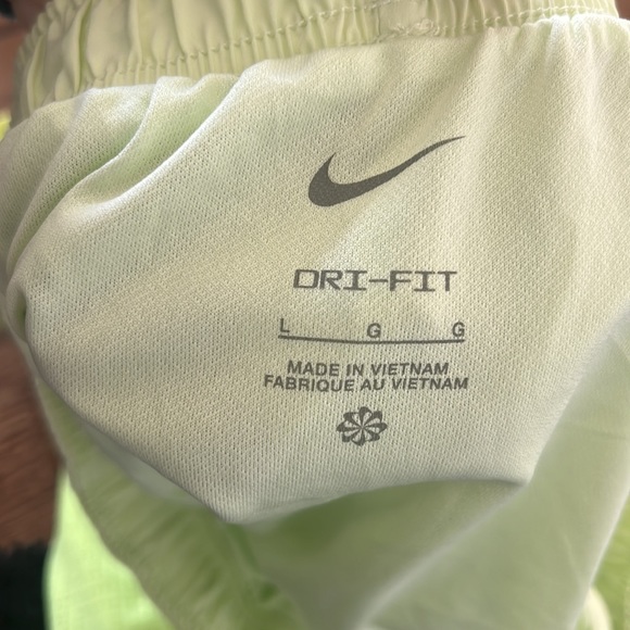 Bundle of athletic shorts- Nike & Under Armour - Picture 3 of 6